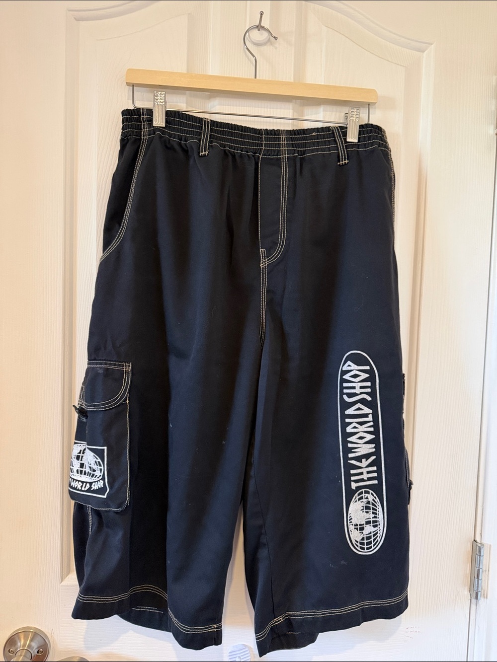Harmonie Black Y2K Cargo Bermuda Shorts World Graphic L